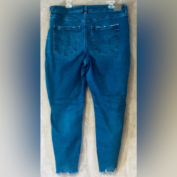 American Eagle High-Waisted Mom Jeans – Raw Hem – Size 18 Regular - Picture 4 of 7